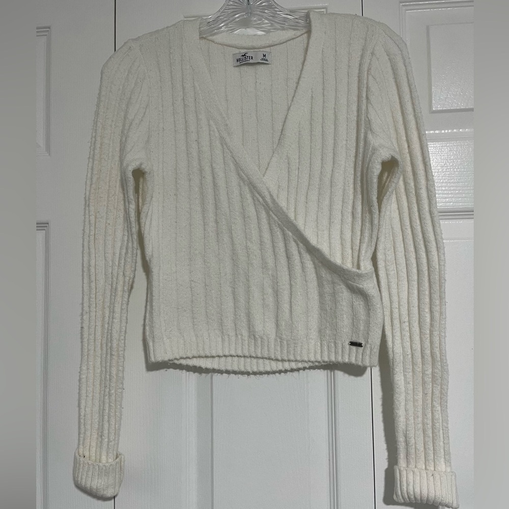 White Sweater CropTop Hollister